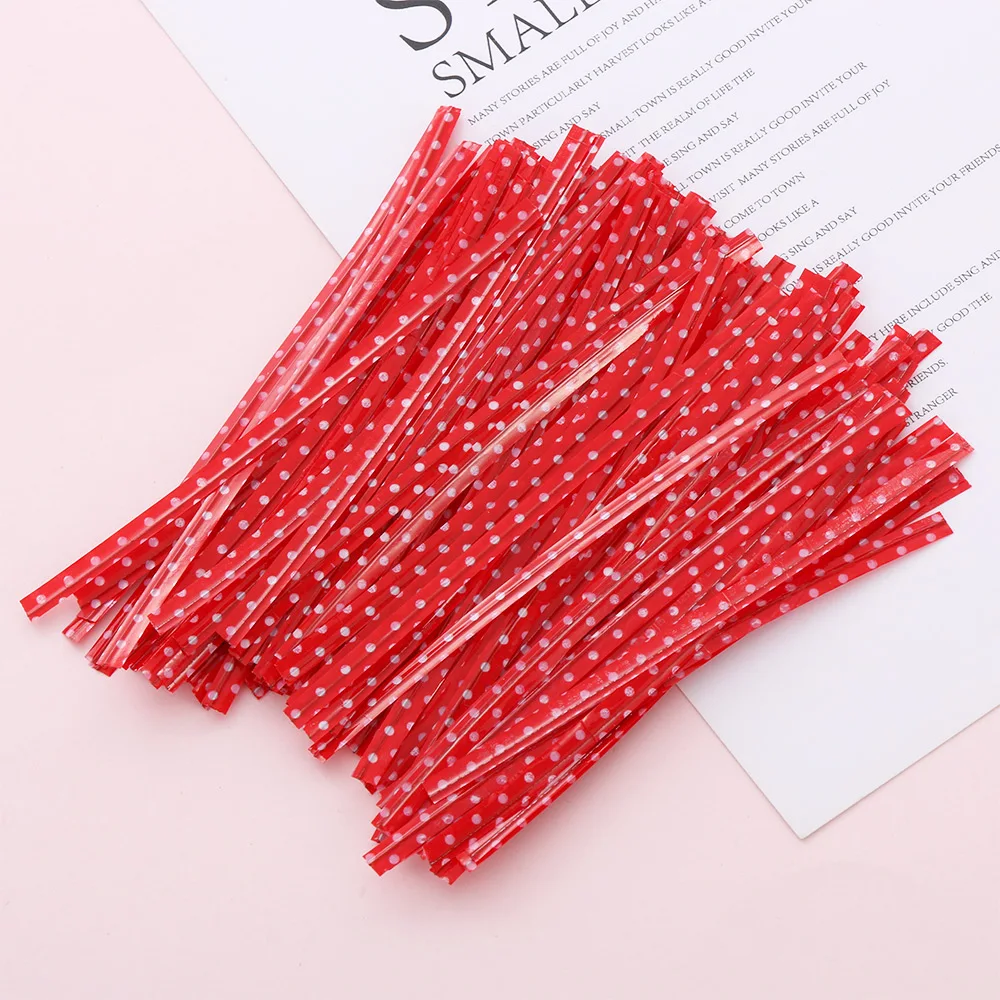100PCS/Lot Candy Color Dot Print Metallic Twist Ties Bag Sealing Wires Cellophane Cake Package Tools 6 Colors Wrapping Supplies
100PCS/Lot Candy Color Dot Print Metallic Twist Ties Bag Sealing Wires Cellophane Cake Package Tools 6 Colors Wrapping Supplies