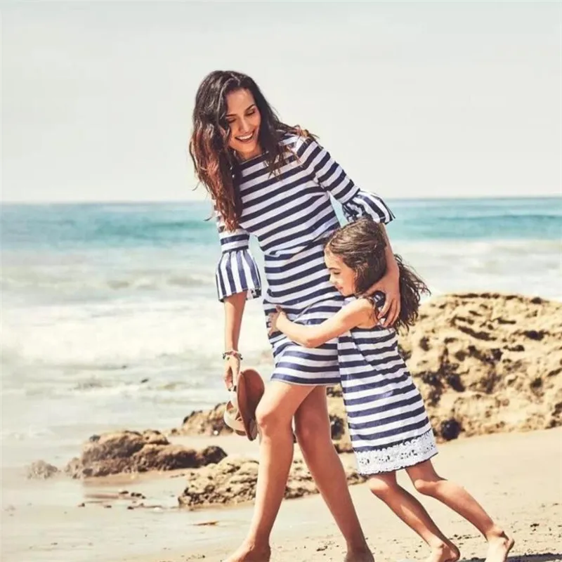 Mother Daughter Dresses Summer Family Matching Outfits Mom Flare Sleeve Stripe Lace Dress Daughter Sleeveless Beach Clothes E12
Mother Daughter Dresses Summer Family Matching Outfits Mom Flare Sleeve Stripe Lace Dress Daughter Sleeveless Beach Clothes E12