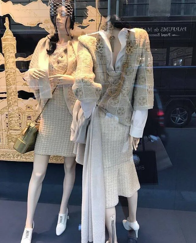 2018 Runway Womens designer plaid flower Sweater Luxury Knitted loose Sweater V-neck casual Pullovers Gold Thread Knitwear
2018 Runway Womens designer plaid flower Sweater Luxury Knitted loose Sweater V-neck casual Pullovers Gold Thread Knitwear