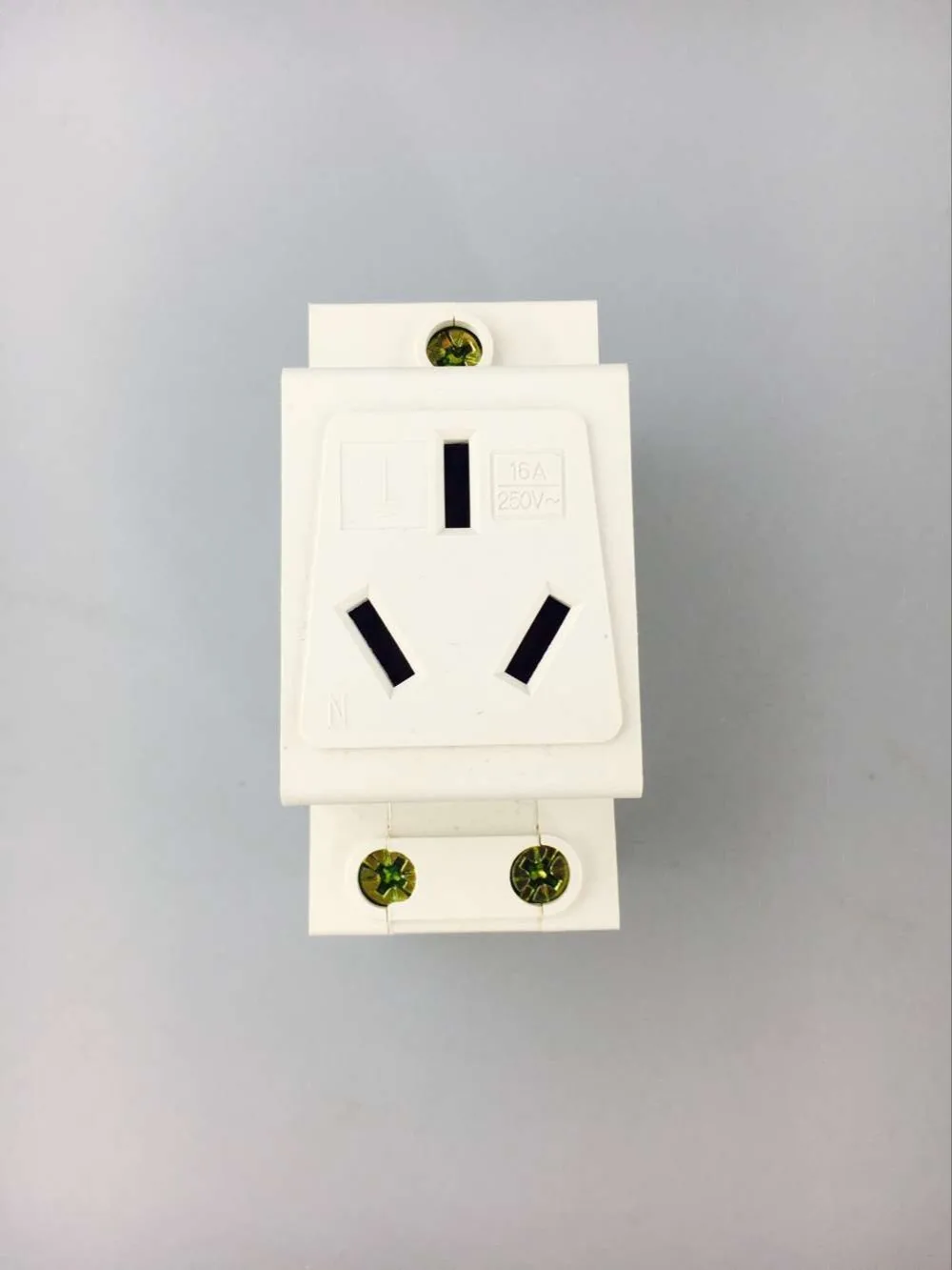 DZ modular socket AC30-3*16A guide type socket grounding distribution box applicable
DZ modular socket AC30-3*16A guide type socket grounding distribution box applicable