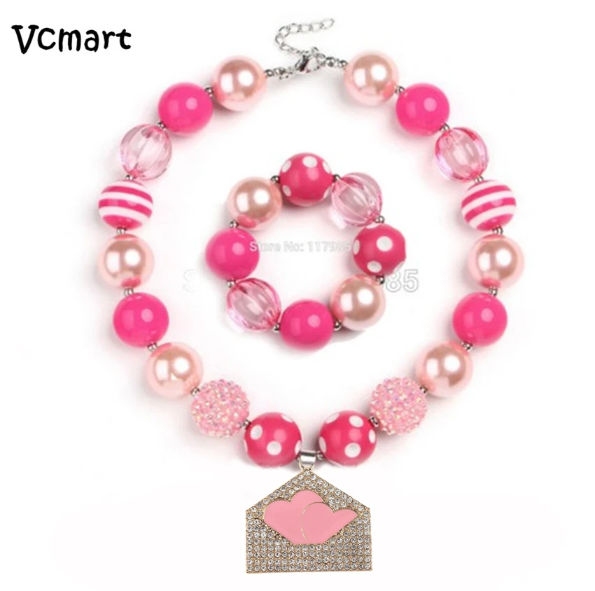 Vcmart 1set Pink Love Gift Box Chunky Necklace Lovely Baby Girls Bubble gum Necklace Bracelet Set Phote Cap Jewelry Party Favor
Vcmart 1set Pink Love Gift Box Chunky Necklace Lovely Baby Girls Bubble gum Necklace Bracelet Set Phote Cap Jewelry Party Favor