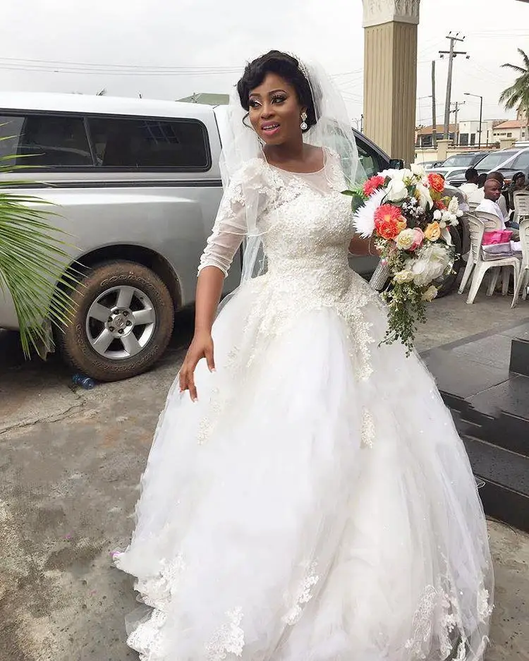 Hot Sale A-Line Scoop Neckline Half Sleeves Lace Bridal Gown Bride African Women Wedding Dress 2020
Hot Sale A-Line Scoop Neckline Half Sleeves Lace Bridal Gown Bride African Women Wedding Dress 2020