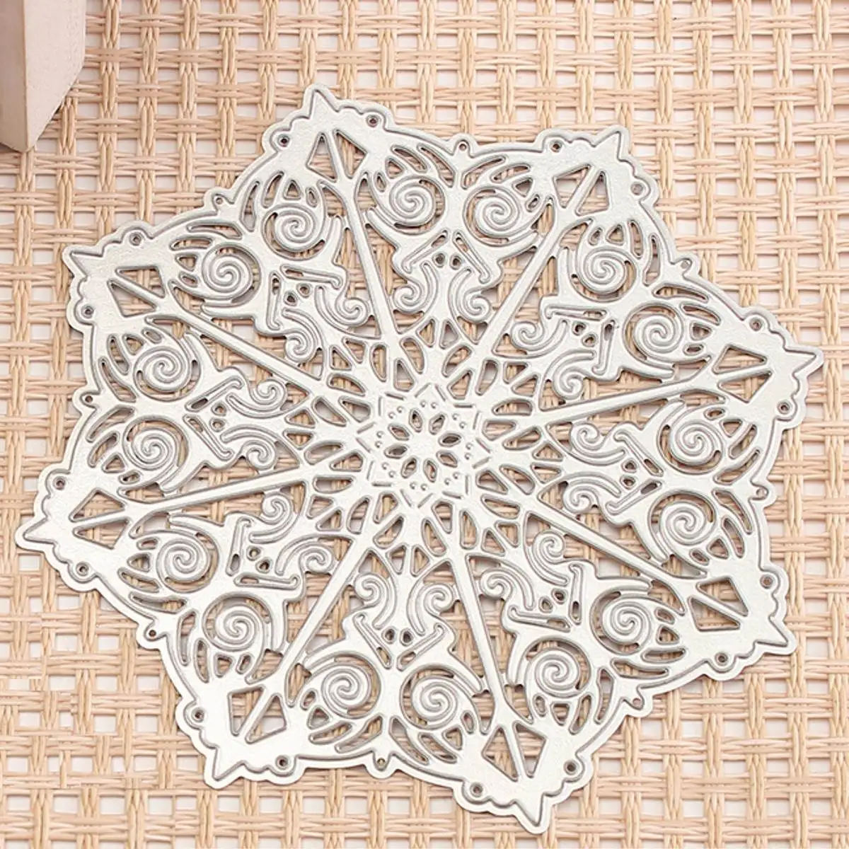 KiWarm New Snowflake Cutting Dies Stencil Template Art Painting Embossing For Scrapbooking Paper Card Album Crafts Decor
KiWarm New Snowflake Cutting Dies Stencil Template Art Painting Embossing For Scrapbooking Paper Card Album Crafts Decor