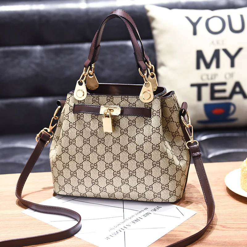 New Women's Handbag Messenger Bag Printed Letters Ladies Shoulder Bag Luxury Square Small Bag with The Same Paragraph
New Women's Handbag Messenger Bag Printed Letters Ladies Shoulder Bag Luxury Square Small Bag with The Same Paragraph