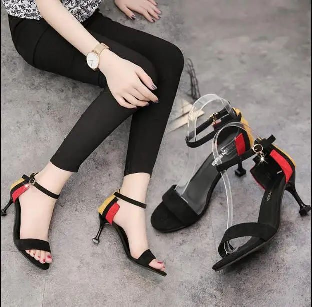 2019 summer new cat with a word buckle with sandals women's shoes sense Korean version of the wild open toe stiletto heels suede
2019 summer new cat with a word buckle with sandals women's shoes sense Korean version of the wild open toe stiletto heels suede