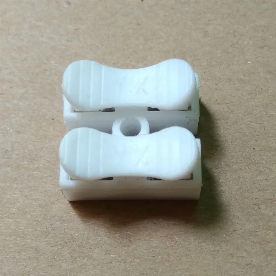 10PCS/Lot spring connector wires, welding without screws fast connector cable clamp be applied to the LED lamp strip
10PCS/Lot spring connector wires, welding without screws fast connector cable clamp be applied to the LED lamp strip