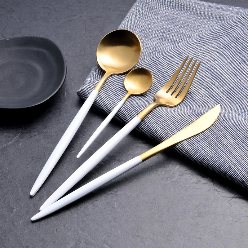 4-piece Korean Style Gold Bestek Cutlery Set Dinner Forks Knives S poons 18/8 Stainless Steel Portugal Golden Dinnerware set
4-piece Korean Style Gold Bestek Cutlery Set Dinner Forks Knives S poons 18/8 Stainless Steel Portugal Golden Dinnerware set