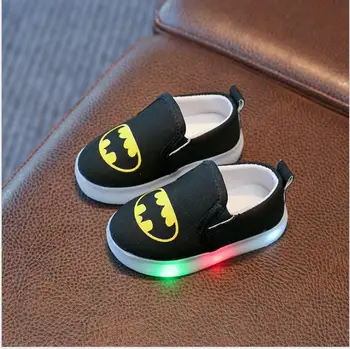 kids LED light shoes 2020 New Arrival children canvas shoe Batman cartoon Printed baby girls sneakers for Boys Luminous Sneaker
kids LED light shoes 2020 New Arrival children canvas shoe Batman cartoon Printed baby girls sneakers for Boys Luminous Sneaker