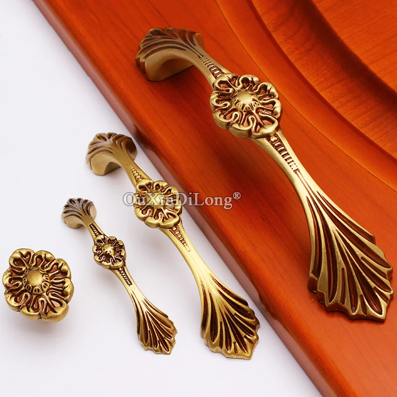 Retro 2PCS European Solid Brass Furniture Handles Cupboard Wardrobe Drawer Kitchen Cabinet Door Pulls Handles and Knobs
Retro 2PCS European Solid Brass Furniture Handles Cupboard Wardrobe Drawer Kitchen Cabinet Door Pulls Handles and Knobs
