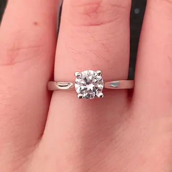 Huitan Fashion Solitaire Wedding Bands Engagement Ring For Women Classical Cubic Zircon Sliver Plated Marriage Proposal Jewelry
Huitan Fashion Solitaire Wedding Bands Engagement Ring For Women Classical Cubic Zircon Sliver Plated Marriage Proposal Jewelry