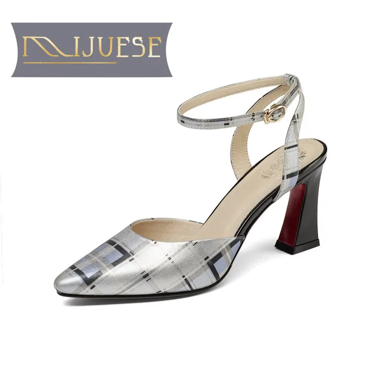 MLJUESE 2018 women sandals Genuine leather ankle strap Gold color pointed toe slingbacks high heels pumps women size 33-43
MLJUESE 2018 women sandals Genuine leather ankle strap Gold color pointed toe slingbacks high heels pumps women size 33-43