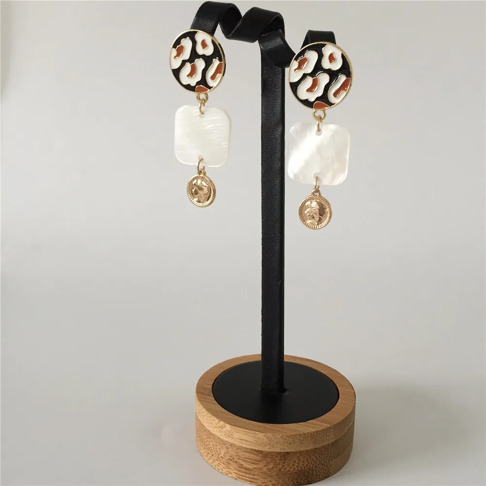 TRENDY WOMEN EARRINGS GOLD COLOR PLATING BLACK MUSTARD ENAMEL WITH NATURAL SHELL COIN DROP EARRINGS
TRENDY WOMEN EARRINGS GOLD COLOR PLATING BLACK MUSTARD ENAMEL WITH NATURAL SHELL COIN DROP EARRINGS