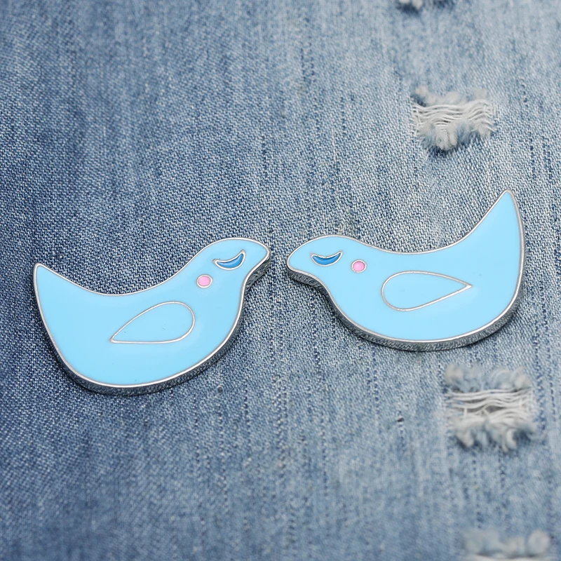 1 Pair animal Brooches & pins Cartoon hard enamel blue birds pins Denim jacketss badge collar hat bag decorative jewelry
1 Pair animal Brooches & pins Cartoon hard enamel blue birds pins Denim jacketss badge collar hat bag decorative jewelry