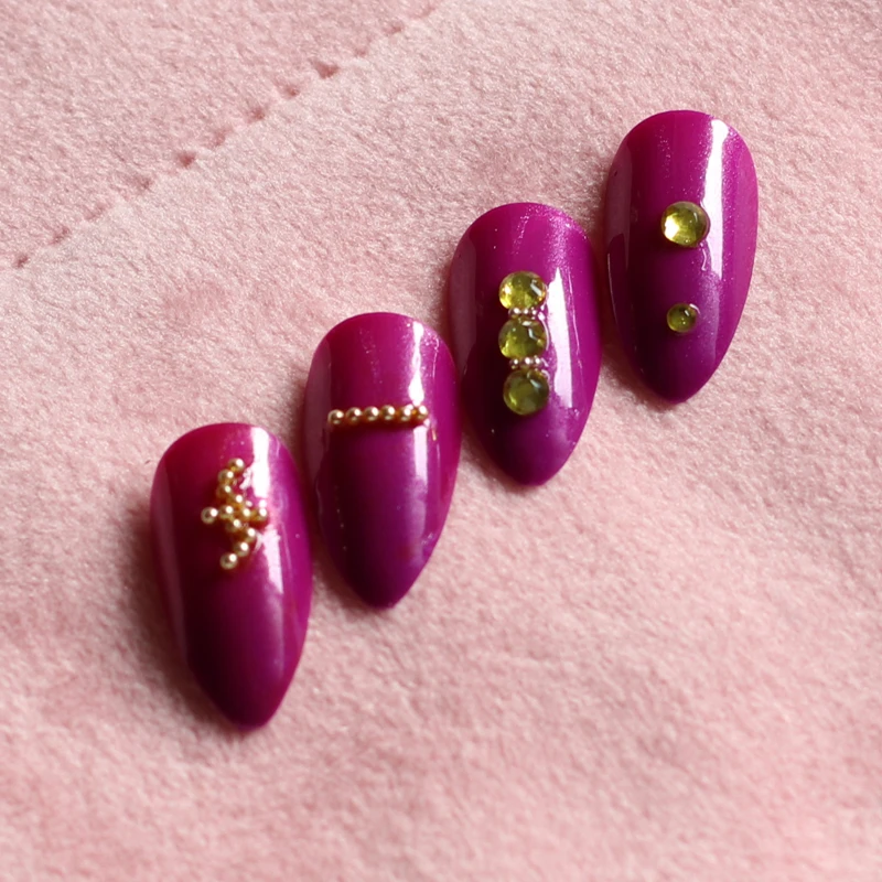 24 pieces / set of fake nails acrylic handmade nails gold beads white diamonds plum red nail art
24 pieces / set of fake nails acrylic handmade nails gold beads white diamonds plum red nail art