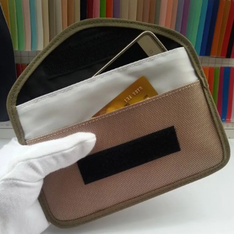 RFID Signal Blocking Bag Anti-Radiation Double Layer Shielding Case For Mobile Phone 6 Inch LBShipping
RFID Signal Blocking Bag Anti-Radiation Double Layer Shielding Case For Mobile Phone 6 Inch LBShipping