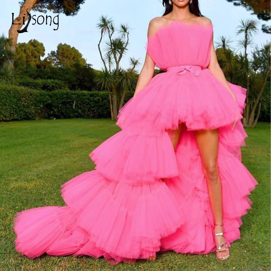 Chic Hot Pink Tiered High Low Tulle Evening Dresses Off The Shoulder Ruffles Fashion Tutu Prom Gowns Abendkleider 2019
Chic Hot Pink Tiered High Low Tulle Evening Dresses Off The Shoulder Ruffles Fashion Tutu Prom Gowns Abendkleider 2019