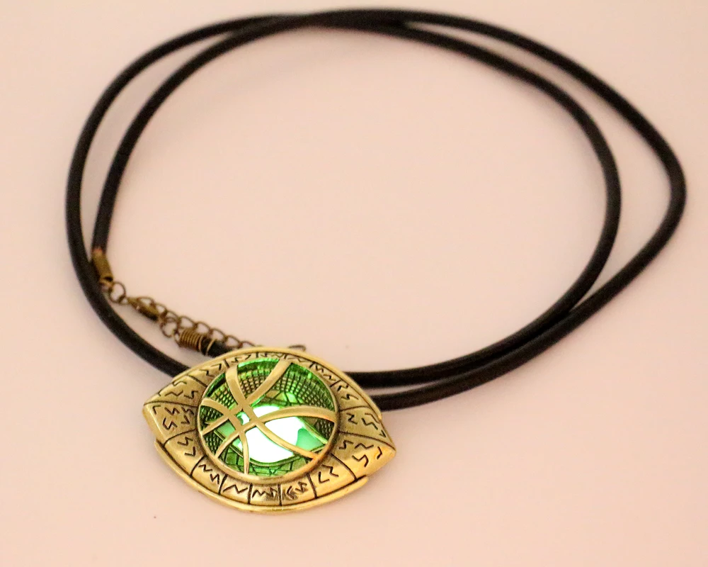 2019 The Avengers Grow in Dark Doctor Strange Necklace Eye Shape Pendant Leather Cord Long Necklaces Cosplay Jewelry Wholesale
2019 The Avengers Grow in Dark Doctor Strange Necklace Eye Shape Pendant Leather Cord Long Necklaces Cosplay Jewelry Wholesale