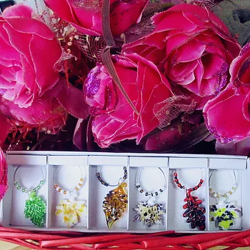 6pcs custom Murano Glass maple leaf Figurines Christmas decorations glass marker Rings pendant Bar Party Wine GLASS CHARMS SETS
6pcs custom Murano Glass maple leaf Figurines Christmas decorations glass marker Rings pendant Bar Party Wine GLASS CHARMS SETS