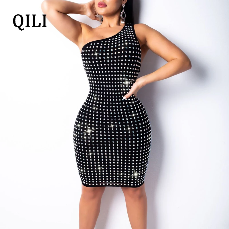 QILI One Shoulder Women Dress Diamonds Rhinestone Sleeveless Sexy Back Hollow Out Dresses New Fashion Bodycon Dress Black Khaki
QILI One Shoulder Women Dress Diamonds Rhinestone Sleeveless Sexy Back Hollow Out Dresses New Fashion Bodycon Dress Black Khaki