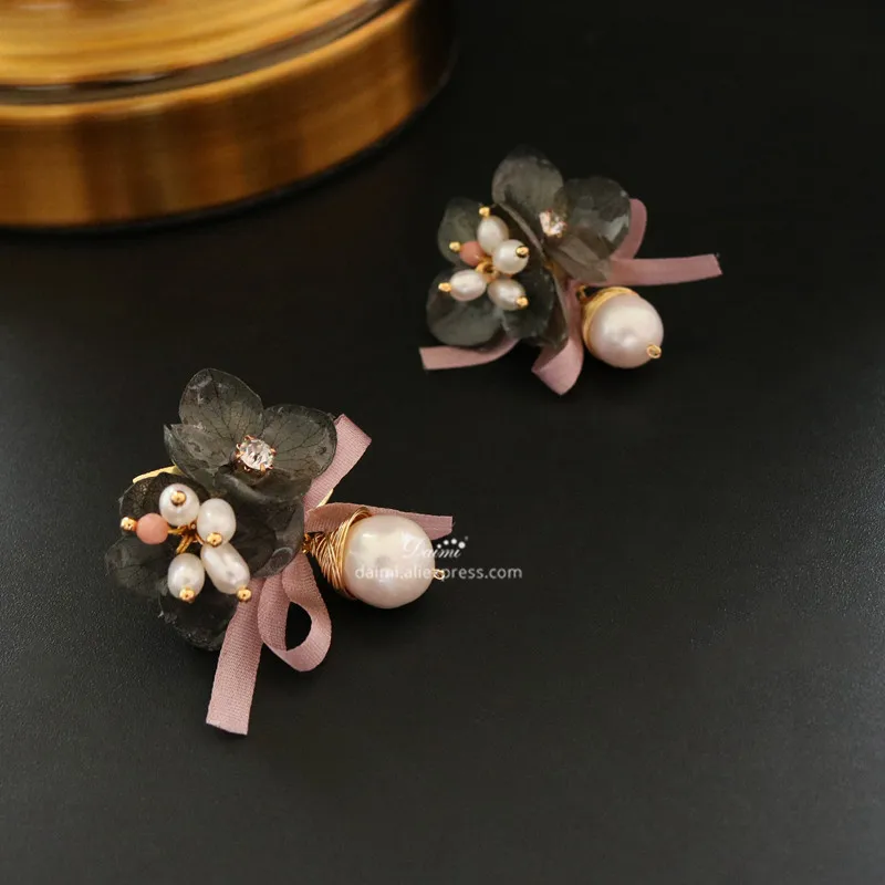 DAIMI Personality Eternal Flower Petals Earrings Handmade Designer Jewelry Freshwater Pearl Drop Earrings
DAIMI Personality Eternal Flower Petals Earrings Handmade Designer Jewelry Freshwater Pearl Drop Earrings