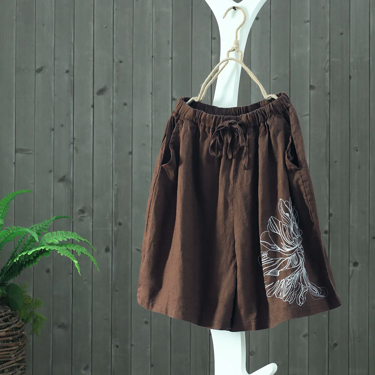 QPFJQD Summer Mori Girl Loose Linen Embroidered Wide Leg Pants Knee length Printing Pants Ethic Elastic Waist Women Clothing
QPFJQD Summer Mori Girl Loose Linen Embroidered Wide Leg Pants Knee length Printing Pants Ethic Elastic Waist Women Clothing