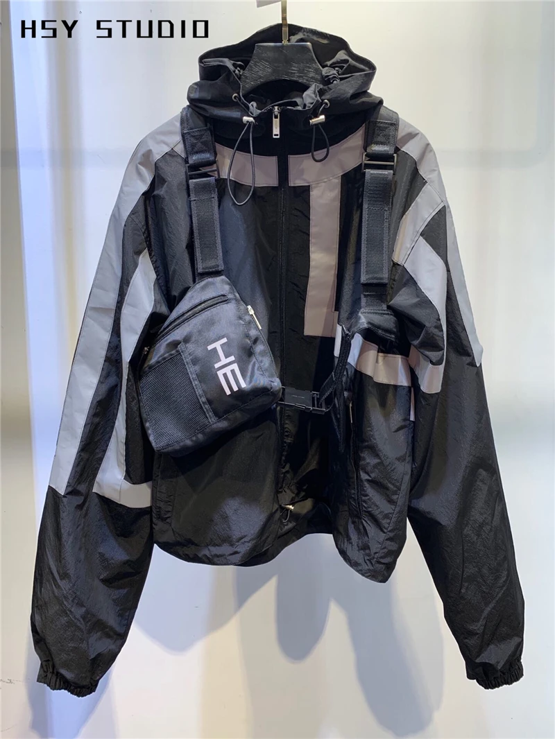 【HSY Studio】2019 summer new trend reflective thin women jacket long sleeve fixed hood patchwork women black coat with chest bag
【HSY Studio】2019 summer new trend reflective thin women jacket long sleeve fixed hood patchwork women black coat with chest bag