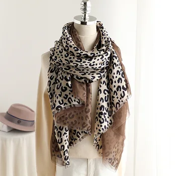 2020 Luxury Brand Double Leopard Print Women Scarf Fashion Quality Soft Silk Scarves Female Shawls Cover-ups Wraps Silk Bandana
2020 Luxury Brand Double Leopard Print Women Scarf Fashion Quality Soft Silk Scarves Female Shawls Cover-ups Wraps Silk Bandana