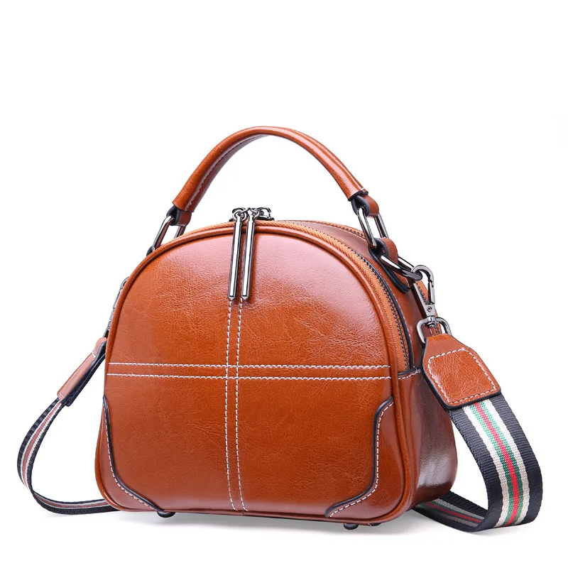 Oil wax cow leather Messenger Bag brand 2019 women 100% genuine leather Retro shoulder bag Delivery two shoulder straps
Oil wax cow leather Messenger Bag brand 2019 women 100% genuine leather Retro shoulder bag Delivery two shoulder straps