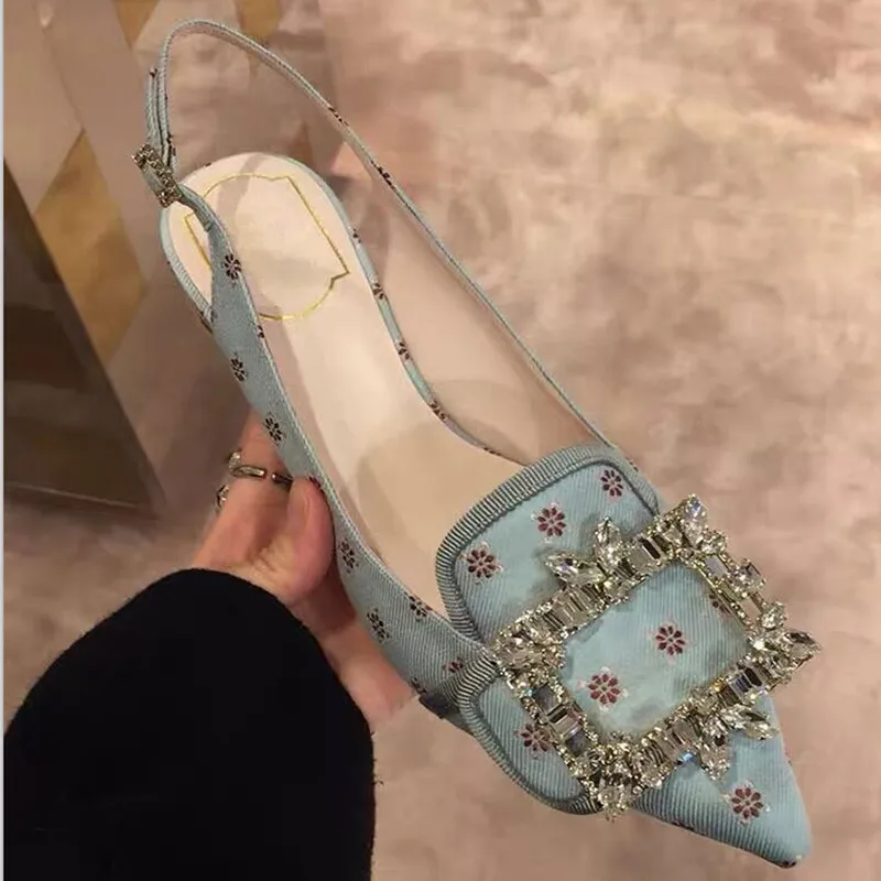 19SS Embroidered Silk High Heels Slingback Sandals Sexy Pointy Toe Mary Janes Buckle Strap Party Pumps Soft Banquet Woman Shoes
19SS Embroidered Silk High Heels Slingback Sandals Sexy Pointy Toe Mary Janes Buckle Strap Party Pumps Soft Banquet Woman Shoes