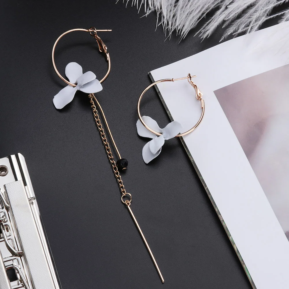 Elegant Painted White Flower Asymmetric Earrings for Women Girls Gold Color Small Earrings Long Chain Bar Hanging Earrings
Elegant Painted White Flower Asymmetric Earrings for Women Girls Gold Color Small Earrings Long Chain Bar Hanging Earrings
