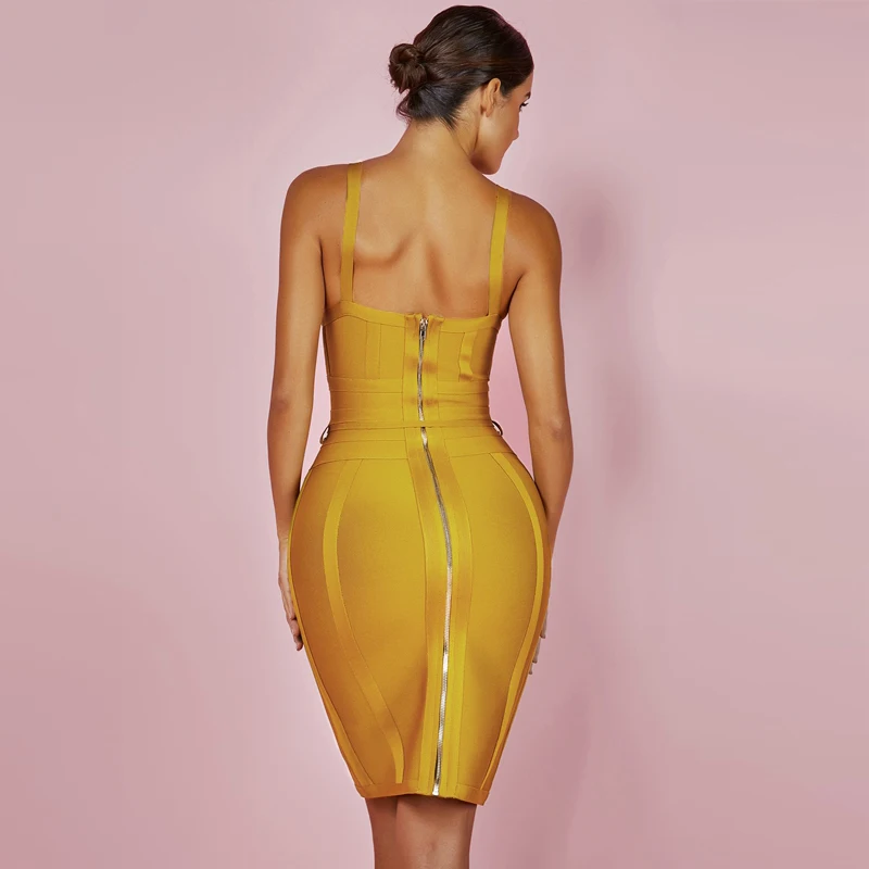Женское Бандажное платье с оленем желтое облегающее v образным вырезом на тонких