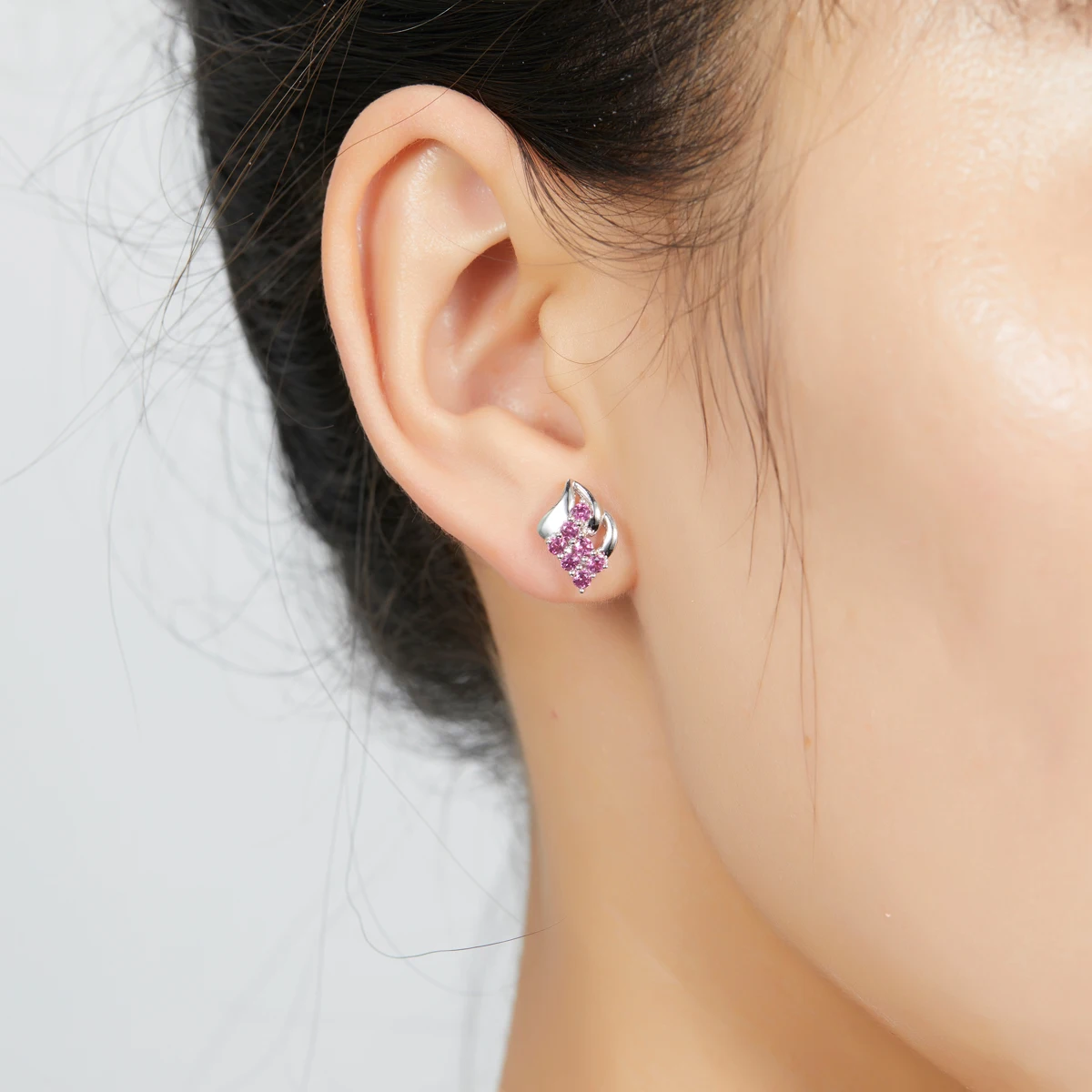 Hutang Natural Rhodolite Garnet Stud Earrings Solid 925 Sterling Silver Gemstone Fine Jewelry for Women Christmas Gift
Hutang Natural Rhodolite Garnet Stud Earrings Solid 925 Sterling Silver Gemstone Fine Jewelry for Women Christmas Gift