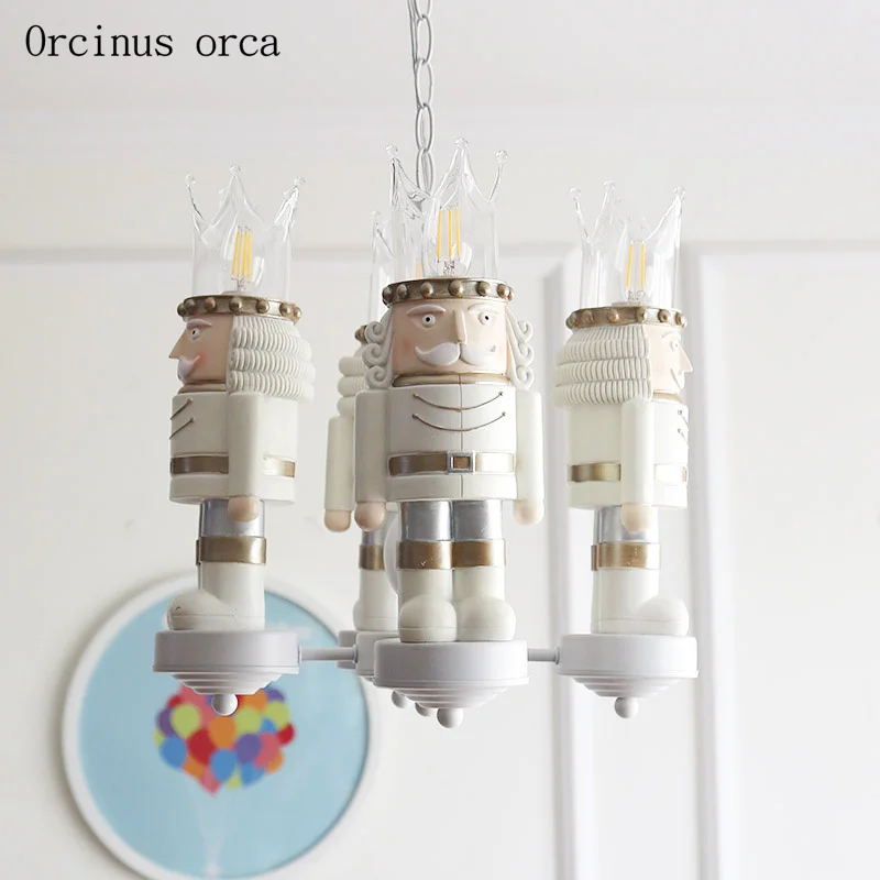 Cartoon creative walnut King chandelier boys girls bedroom children's room lights American modern resin LED Chandelier
Cartoon creative walnut King chandelier boys girls bedroom children's room lights American modern resin LED Chandelier