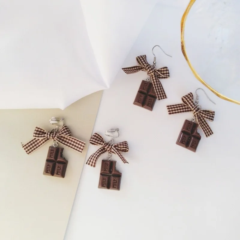 Korean Simple Creative Chocolate Dangle Earrings Girl Students Personality Plaid Fabric Bowknot Ear Clip Jewelry Accessories
Korean Simple Creative Chocolate Dangle Earrings Girl Students Personality Plaid Fabric Bowknot Ear Clip Jewelry Accessories