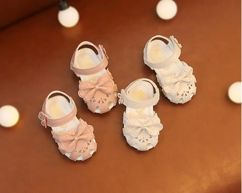 Summer girls 0-2 years old toddler toddler shoes slippery hollow baby sandals female baby princess shoes
Summer girls 0-2 years old toddler toddler shoes slippery hollow baby sandals female baby princess shoes