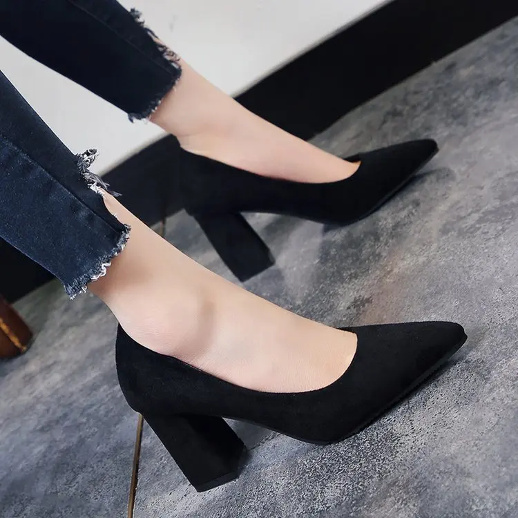 Spring and autumn new Korean version of the pointed shallow mouth suede single shoes thick with high heels with wild work shoes
Spring and autumn new Korean version of the pointed shallow mouth suede single shoes thick with high heels with wild work shoes