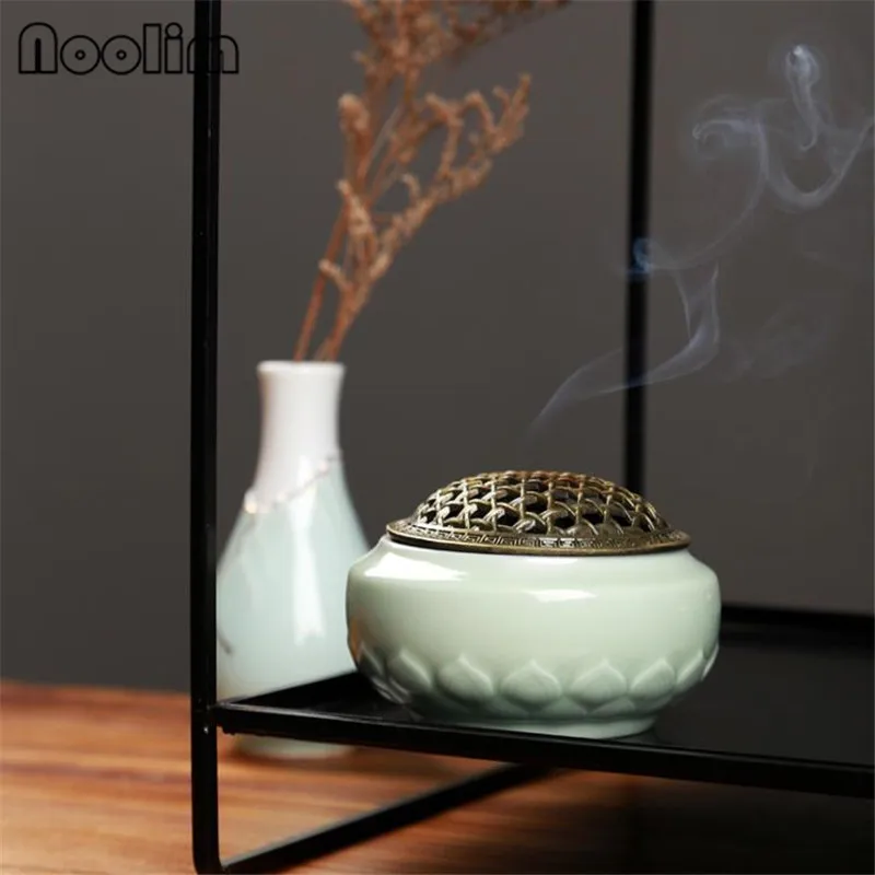 Ceramic Ge Kiln Celadon Ice Crack Glaze Small Incense Burner Creative Alloy Flower Cover Coil Incense Holder
Ceramic Ge Kiln Celadon Ice Crack Glaze Small Incense Burner Creative Alloy Flower Cover Coil Incense Holder