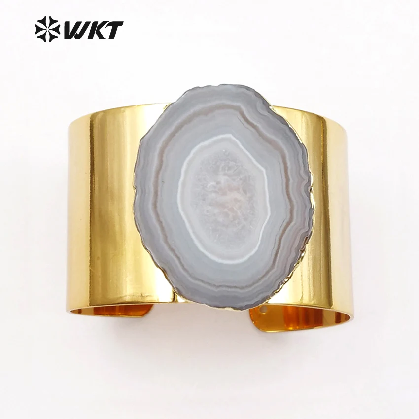 WT-B407 Wholesale Custom Natural Raw slice at gate bangles in 24k gold trim adjustable bangles with Irregular stone
WT-B407 Wholesale Custom Natural Raw slice at gate bangles in 24k gold trim adjustable bangles with Irregular stone