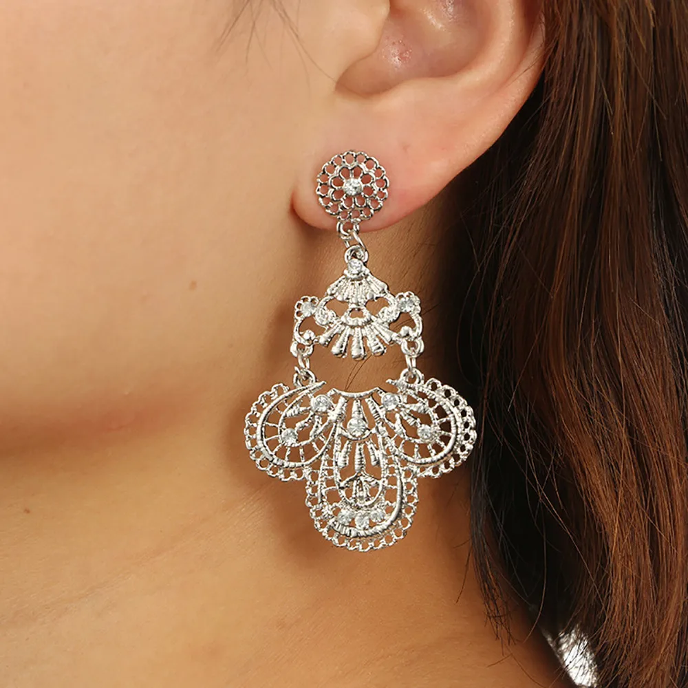 Women Fashion Jewelries Retro Earrings Lndividual Ethnic Wind Hollow Flower Long Earrings Ornaments Exquisite Pendientes Trinket
Women Fashion Jewelries Retro Earrings Lndividual Ethnic Wind Hollow Flower Long Earrings Ornaments Exquisite Pendientes Trinket