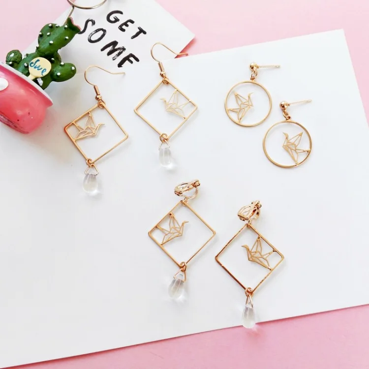 Gold Color Round Hollow Crane Earrings Square Circle Animal Bird Drop Dangle Earrings Art Jewelry Wholesale No Piercing
Gold Color Round Hollow Crane Earrings Square Circle Animal Bird Drop Dangle Earrings Art Jewelry Wholesale No Piercing