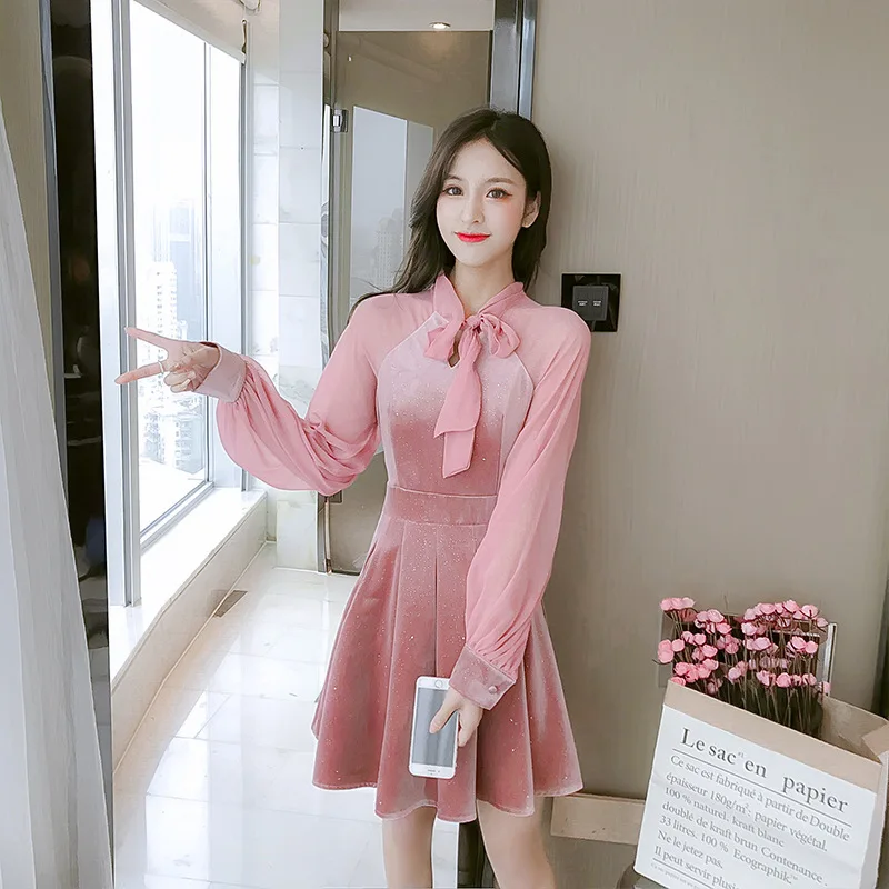 photo of the new Korean version of Chic tie-up bow-knot net yarn stitching velvet 100-set long-sleeved dress in 2019
photo of the new Korean version of Chic tie-up bow-knot net yarn stitching velvet 100-set long-sleeved dress in 2019