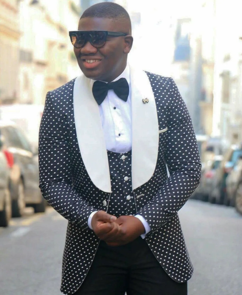 2018 New Arrival Dinner Mens Suits Groomsmen White Lapel Groom Tuxedos Black Wedding Party Best Man Suit (Jacket+Pants+Vest+Bow)
2018 New Arrival Dinner Mens Suits Groomsmen White Lapel Groom Tuxedos Black Wedding Party Best Man Suit (Jacket+Pants+Vest+Bow)