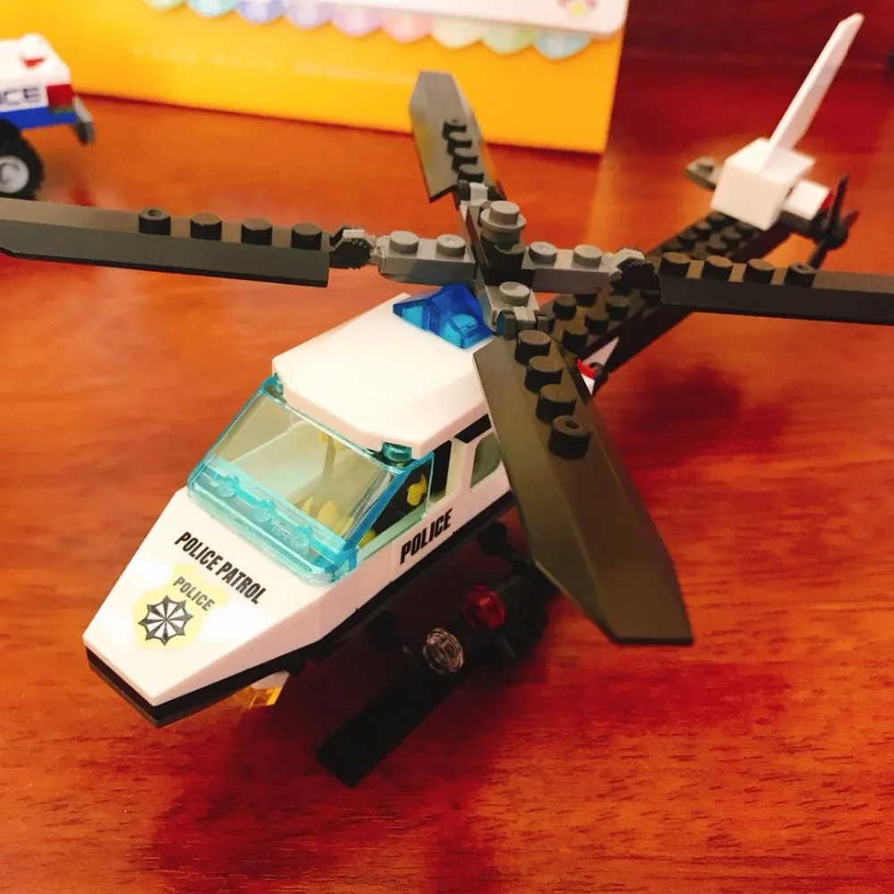 KAZI 102Pcs City Police Series Building Blocks Police Helicopter 3D Plastic Toy Assembled Model 6729 Assemblage Education Toys
KAZI 102Pcs City Police Series Building Blocks Police Helicopter 3D Plastic Toy Assembled Model 6729 Assemblage Education Toys