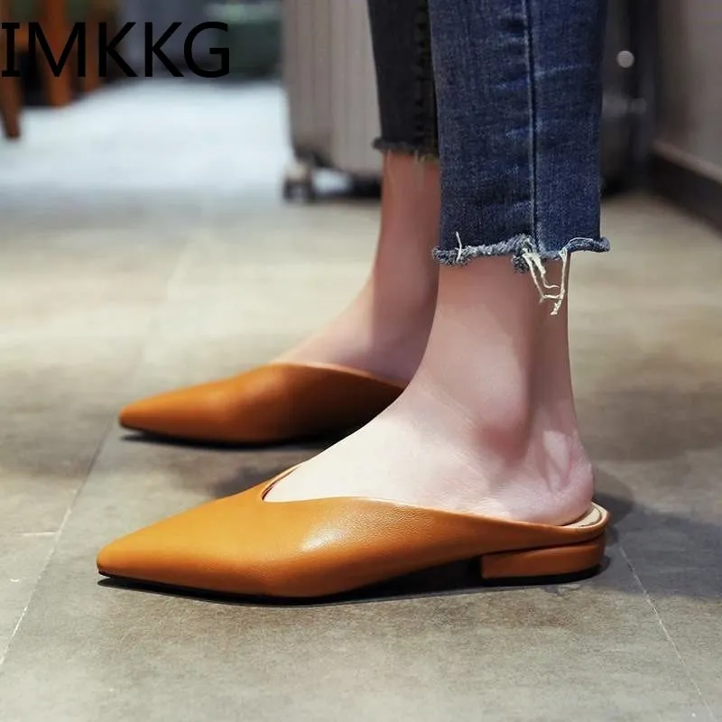 2019 Fashion Women summer Flat Shoes Brand woman Mules PU Leather Pointed Toe Slip On Flip Flops Women Slipper A00229
2019 Fashion Women summer Flat Shoes Brand woman Mules PU Leather Pointed Toe Slip On Flip Flops Women Slipper A00229