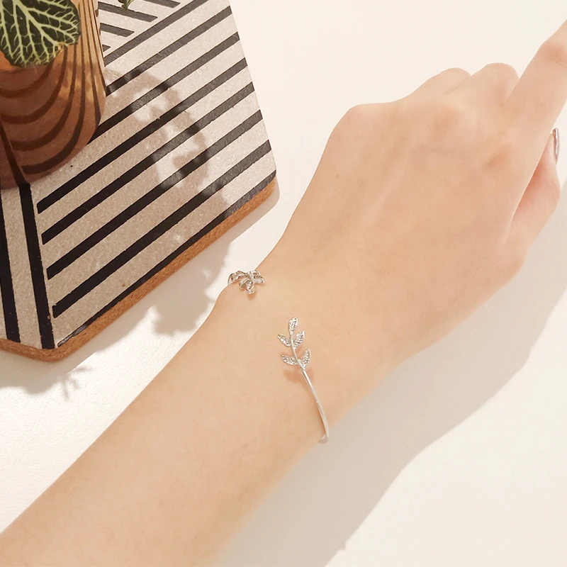 1Pcs Leaves Opening Alloy Charm Bracelets for Women Gold Silver Color Bracelets Female Jewelry
1Pcs Leaves Opening Alloy Charm Bracelets for Women Gold Silver Color Bracelets Female Jewelry