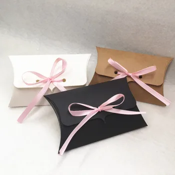 24pcs/Lot Kraft Paper 12.5*8*2.5cm Pillow Gift Box Wedding Party Favors Gift Candy Boxes With Pink Ribbon
24pcs/Lot Kraft Paper 12.5*8*2.5cm Pillow Gift Box Wedding Party Favors Gift Candy Boxes With Pink Ribbon