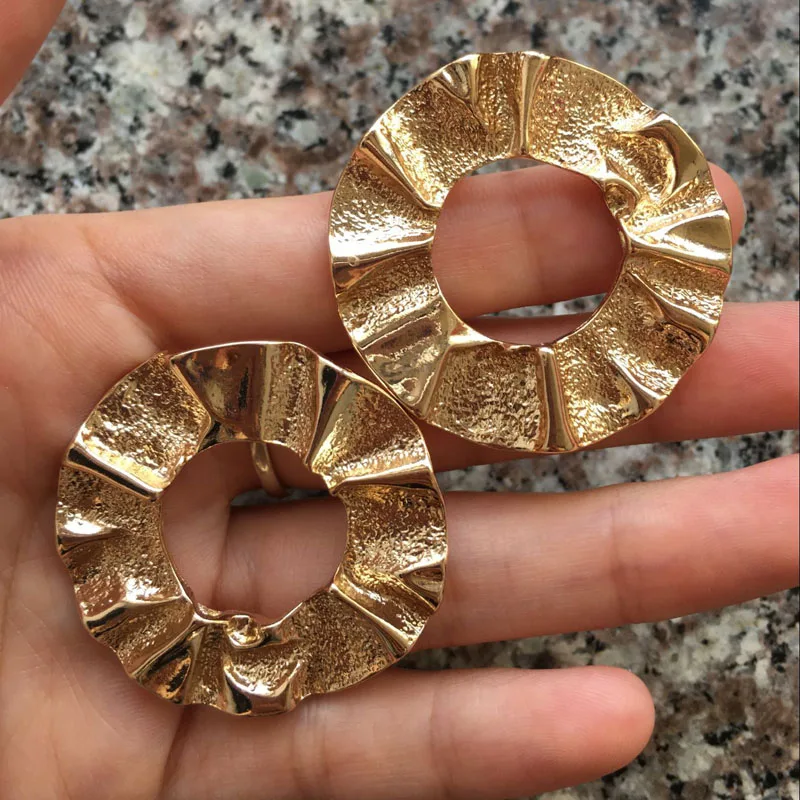 Vintage Gold Round Flower Stud Earrings for Women Fashion Jewelry Uneven Geometric Statement Earring Accessories Gifts
Vintage Gold Round Flower Stud Earrings for Women Fashion Jewelry Uneven Geometric Statement Earring Accessories Gifts