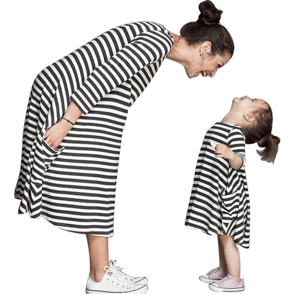 Girls Summer Dress Casual Black and white Stripe Parent-child Dress 2-7 Years Kids Clothes Fashion Family Matching Outfits
Girls Summer Dress Casual Black and white Stripe Parent-child Dress 2-7 Years Kids Clothes Fashion Family Matching Outfits