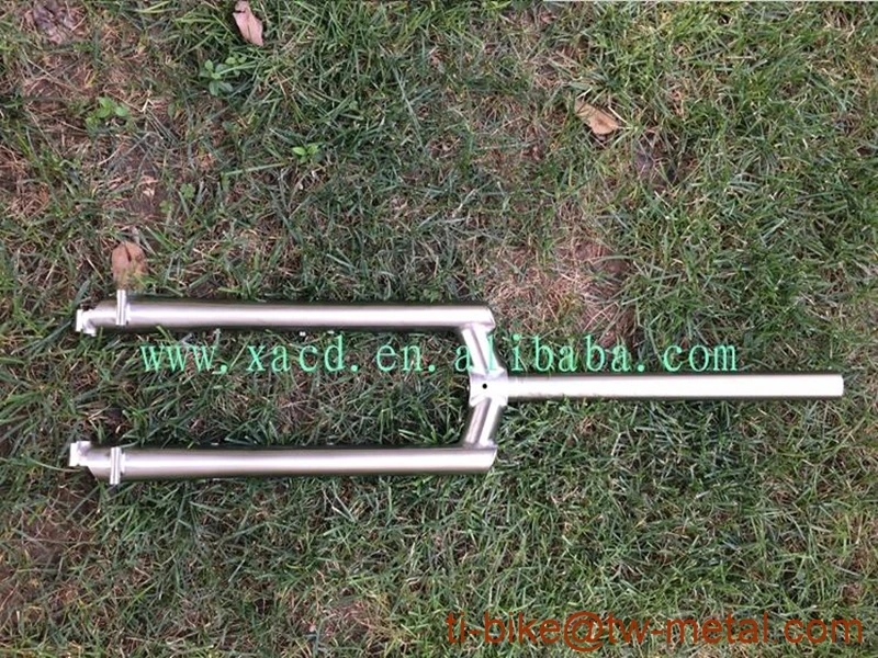 Titanium MTB bike front fork with handing brush finished Custom Titanium Fat Fork with 15mm througth axle dropout XACD Fork
Titanium MTB bike front fork with handing brush finished Custom Titanium Fat Fork with 15mm througth axle dropout XACD Fork