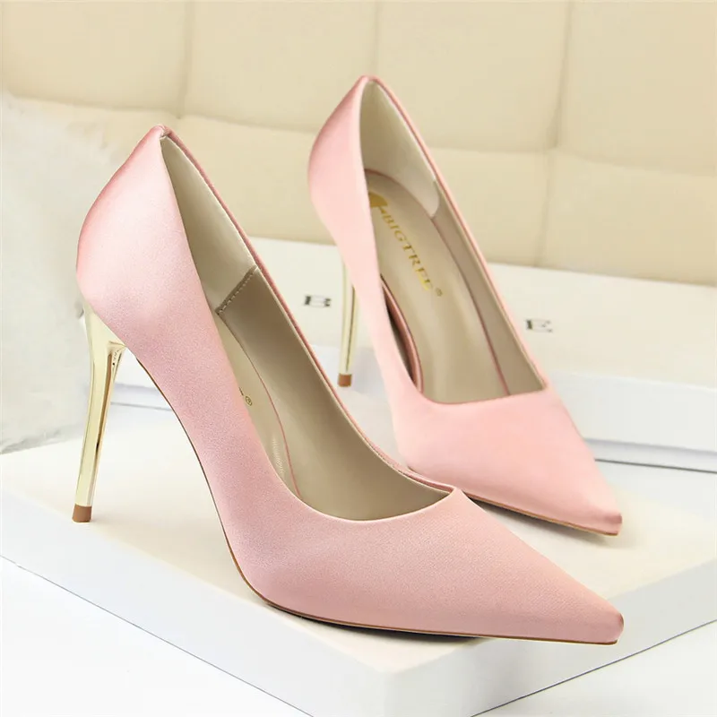 Fashion Women Silk Satin Pumps Sexy Thin High Heels Pointed Toe Escarpins Shoes Sweet Women Wedding Party Shoes Plus Size 34-43
Fashion Women Silk Satin Pumps Sexy Thin High Heels Pointed Toe Escarpins Shoes Sweet Women Wedding Party Shoes Plus Size 34-43